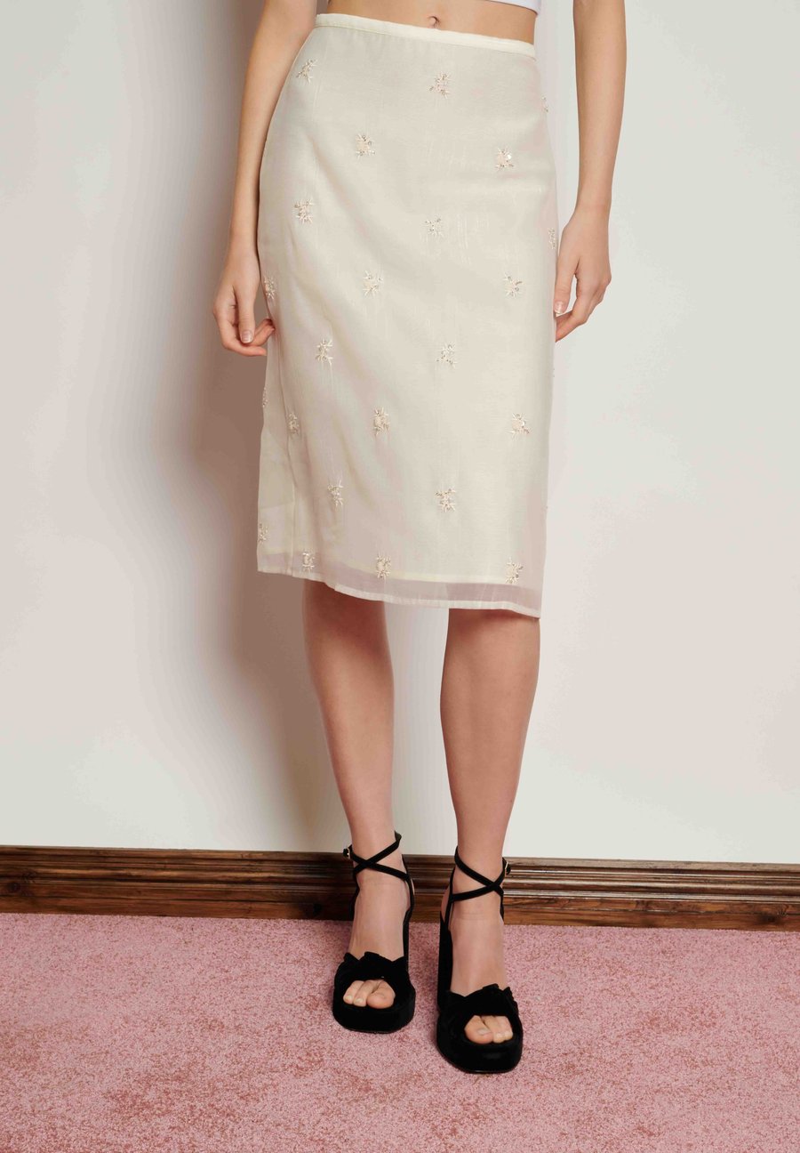 Юбка Sister Jane LOLA EMBELLISHED MIDI SKIRT, Ivory/Off-White
Юбка Sister Jane LOLA EMBELLISHED MIDI SKIRT, Ivory/Off-White