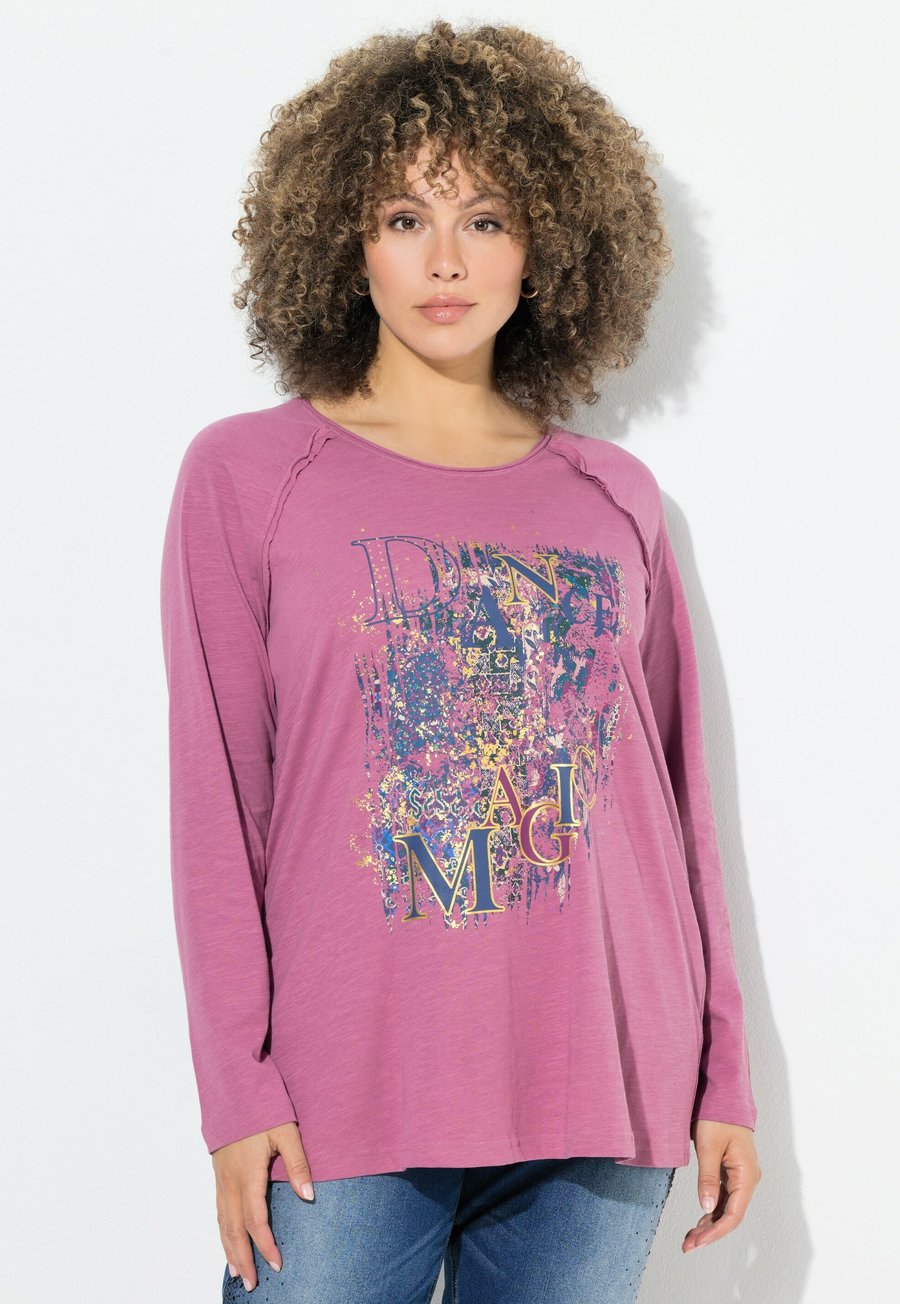 Топ Ulla Popken INVERTED SEAM LONG SLEEVE GRAPHIC, Dark Rose/Light Pink
Топ Ulla Popken INVERTED SEAM LONG SLEEVE GRAPHIC, Dark Rose/Light Pink