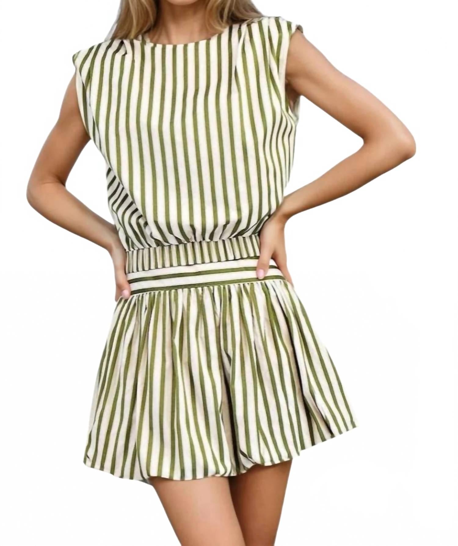 Комплект из топа Alice с рукавами-крылышками, эластичной талией и юбки-фонарика зеленого цвета GLAM 
Комплект из топа Alice с рукавами-крылышками, эластичной талией и юбки-фонарика зеленого цвета GLAM