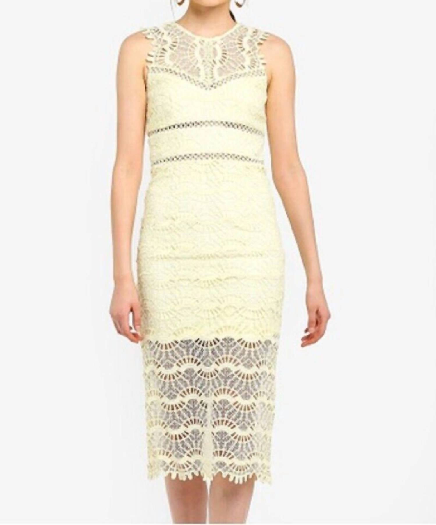 Желтое вечернее платье Mariano Lace без рукавов на запах Bardot
Желтое вечернее платье Mariano Lace без рукавов на запах Bardot