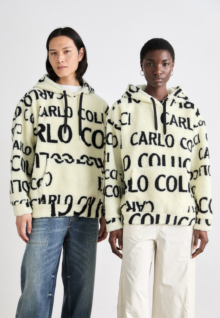 Худи Carlo Colucci HOODIE OVERSIZE UNISEX, White/Off-White
Худи Carlo Colucci HOODIE OVERSIZE UNISEX, White/Off-White