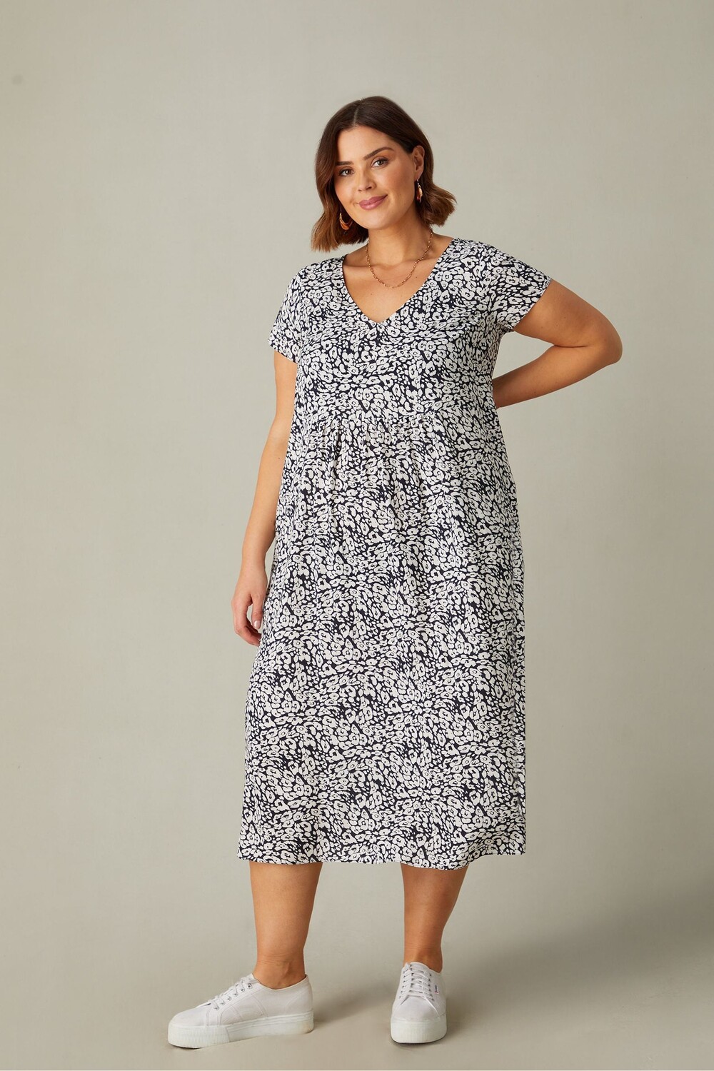 Ярусное платье миди Curve с изображением животных Live Unlimited, черный
Ярусное платье миди Curve с изображением животных Live Unlimited, черный