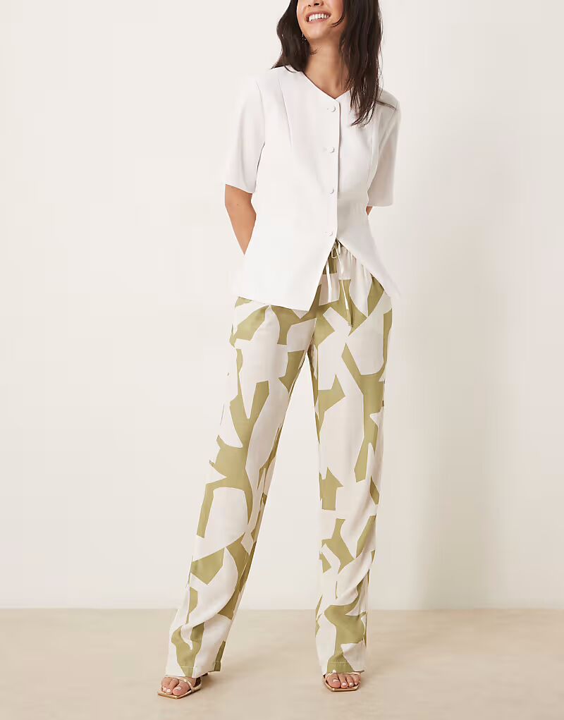 Широкие брюки VILA с высокой талией и геометрическим принтом цвета шалфея
Широкие брюки VILA с высокой талией и геометрическим принтом цвета шалфея