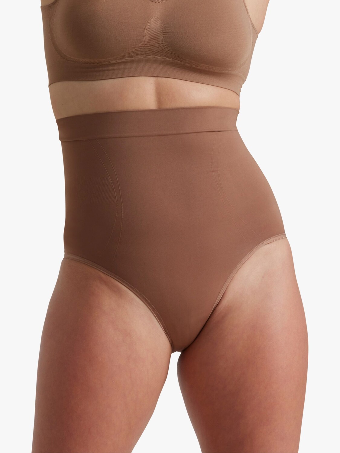 Трусы с высокой талией Power Lite Ambra, миндаль
Трусы с высокой талией Power Lite Ambra, миндаль