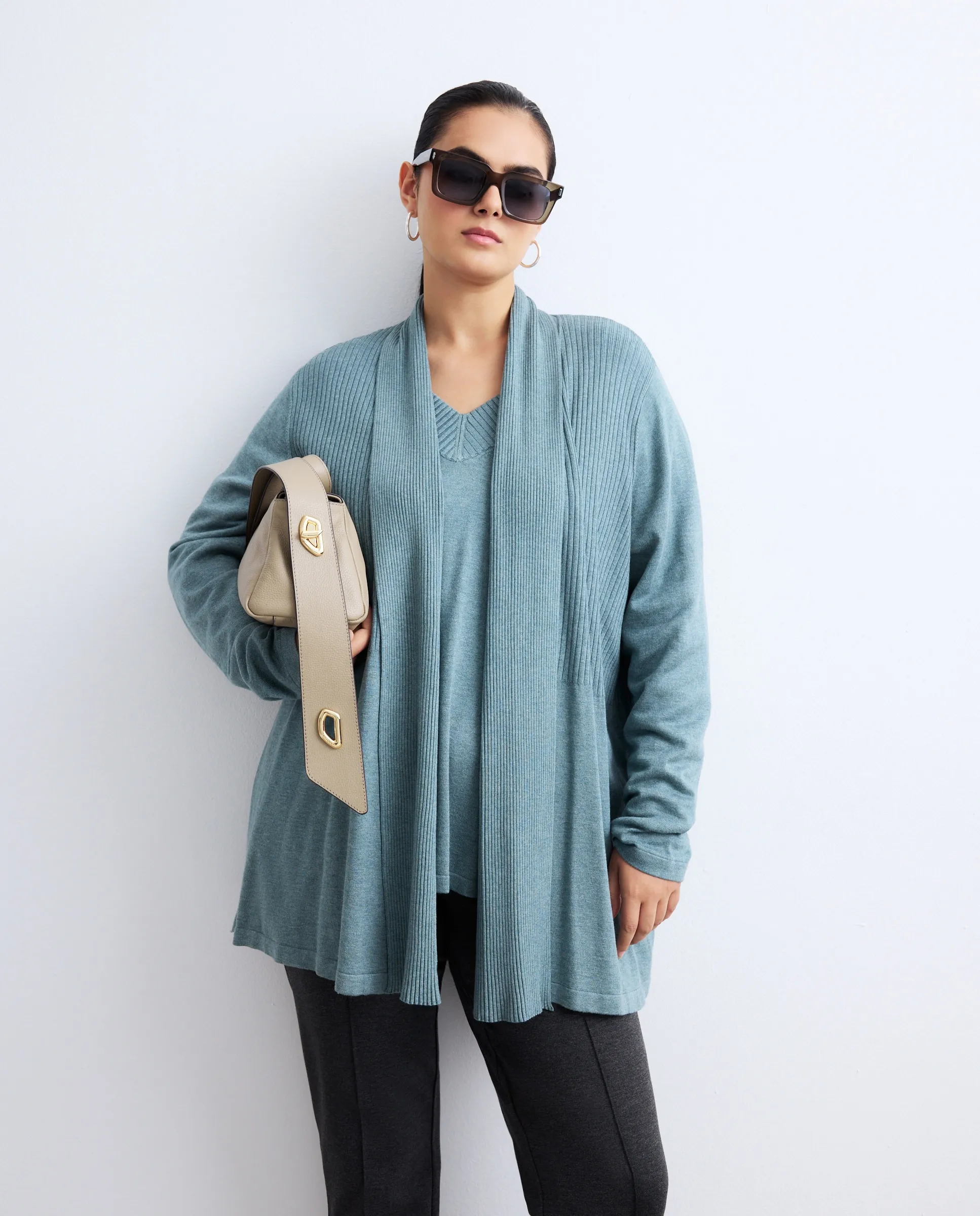 Женский гладкий кардиган из вискозы Couchel, зеленый 
Женский гладкий кардиган из вискозы Couchel, зеленый