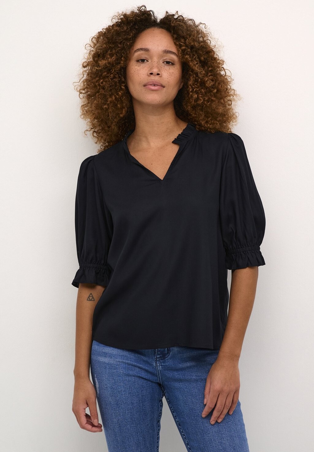 Блуза ELLY SOLID Kaffe, пестрый черный
Блуза ELLY SOLID Kaffe, пестрый черный