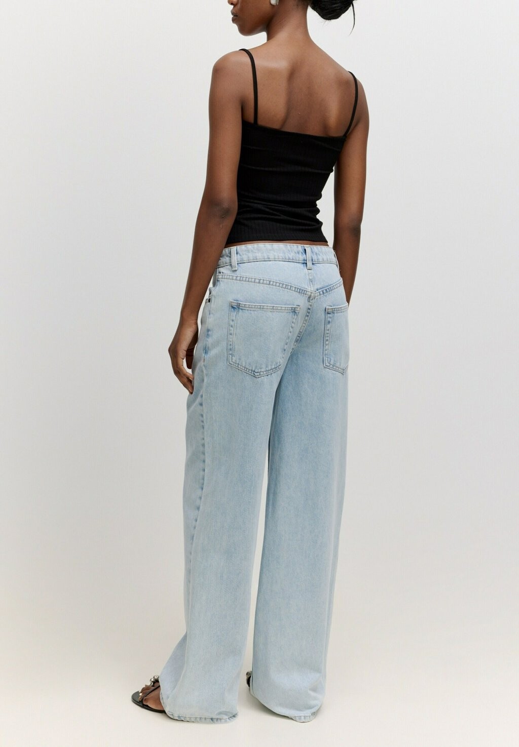 Топ EDITED, черный
Топ EDITED, черный