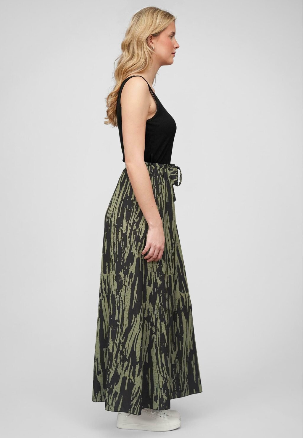 Платье макси MIT BINDEGÜRTEL UND ABSTRAKT PRINT Cloud 5ive, зеленый
Платье макси MIT BINDEGÜRTEL UND ABSTRAKT PRINT Cloud 5ive, зеленый