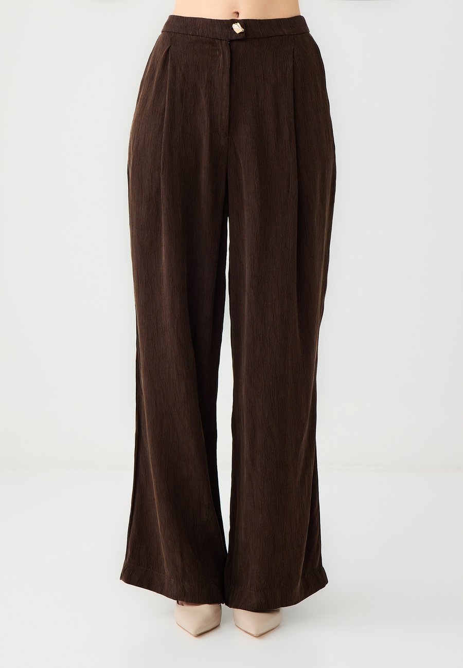 Брюки Jimmy Key REGULAR WAIST WIDE BUTTONED, Bitter Brown/Dark Brown
Брюки Jimmy Key REGULAR WAIST WIDE BUTTONED, Bitter Brown/Dark Brown