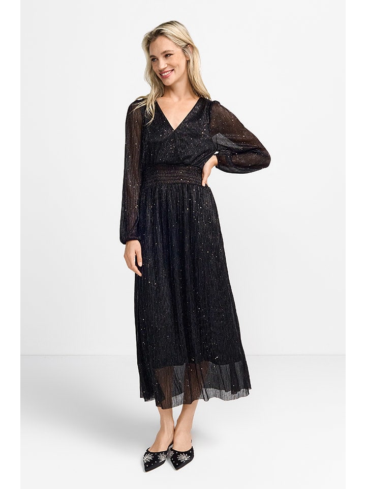 Rich & Royal Платье в черном
Rich & Royal Платье в черном