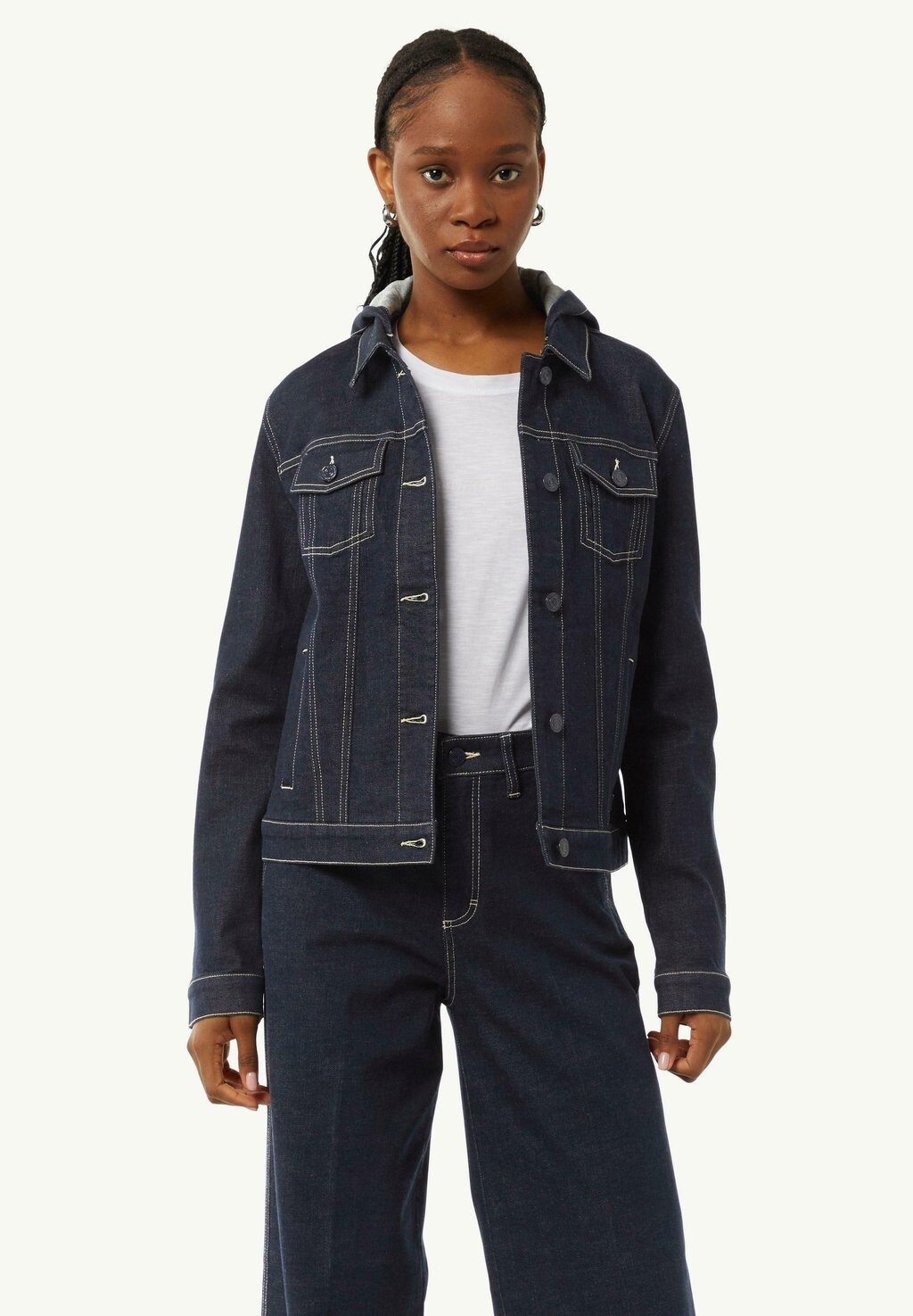 Джинсовая куртка MIT ABNEHMBARER KAPUZE comma casual identity, цвет Raw Denim
Джинсовая куртка MIT ABNEHMBARER KAPUZE comma casual identity, цвет Raw Denim