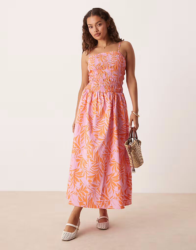 Платье JDY Petite с присборенной юбкой макси с розовым цветочным принтом
Платье JDY Petite с присборенной юбкой макси с розовым цветочным принтом