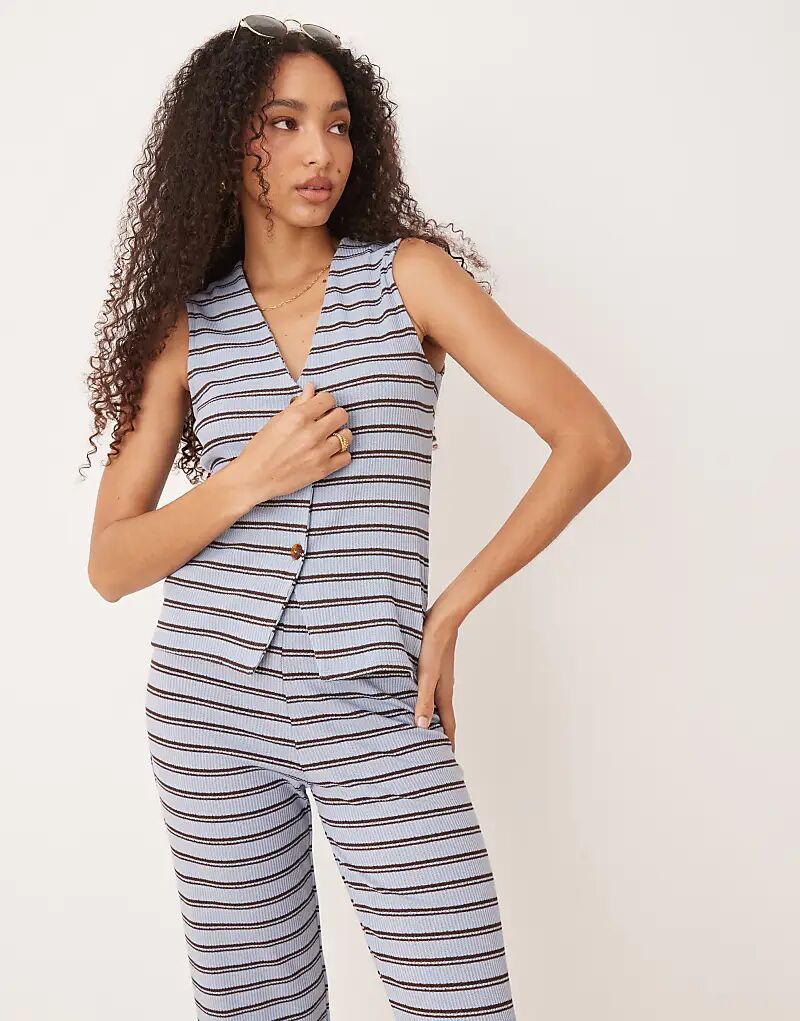 Жилет ASOS DESIGN в коричнево-синую полоску
Жилет ASOS DESIGN в коричнево-синую полоску