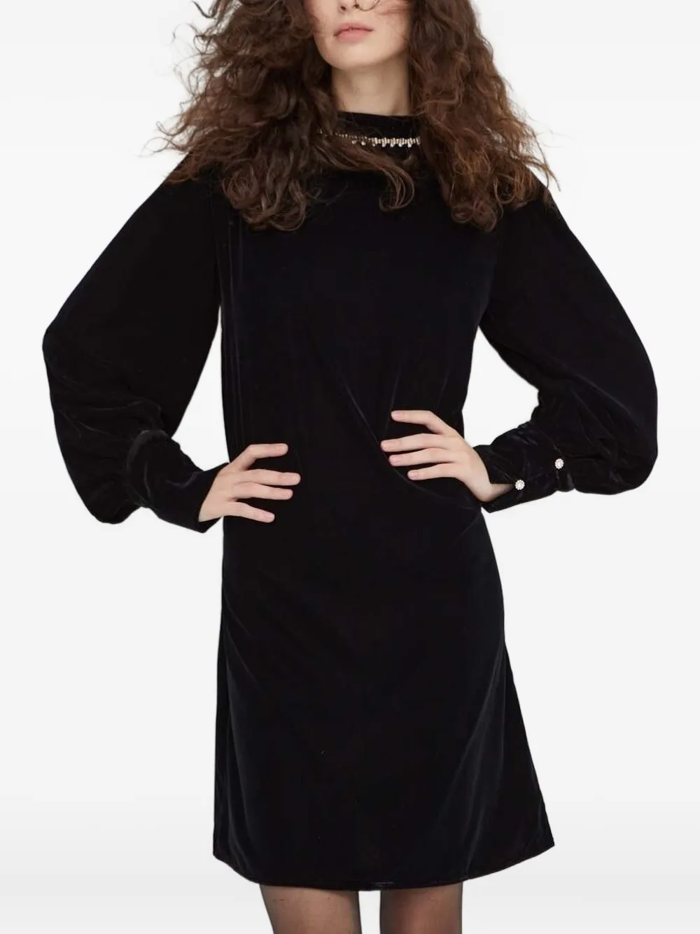 Бархатное платье с декорированным вырезом Bruuns Bazaar, черный
Бархатное платье с декорированным вырезом Bruuns Bazaar, черный