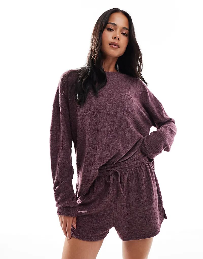 Уютный меланжевый супермягкий трикотажный джемпер с круглым вырезом и шорты бордового цвета
Уютный меланжевый супермягкий трикотажный джемпер с круглым вырезом и шорты бордового цвета