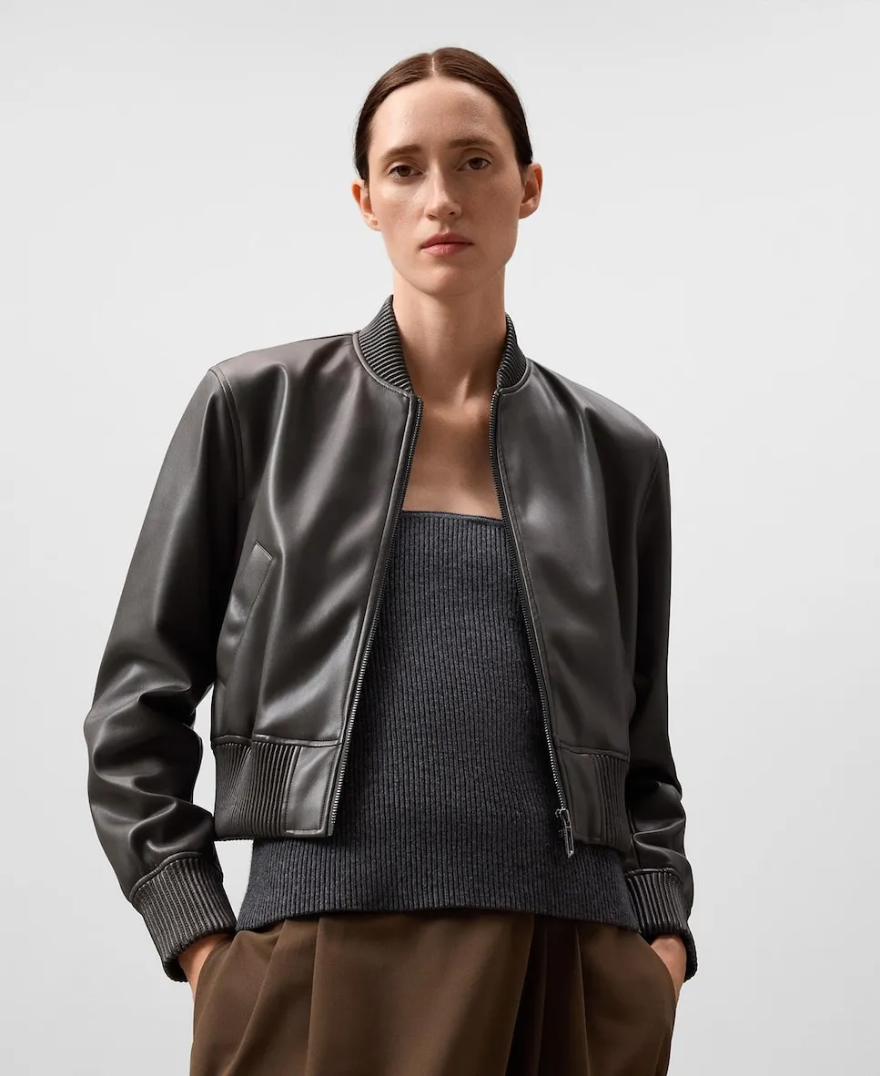 Женская куртка-бомбер, кожаная или не из кожи Adolfo Dominguez, черный
Женская куртка-бомбер, кожаная или не из кожи Adolfo Dominguez, черный