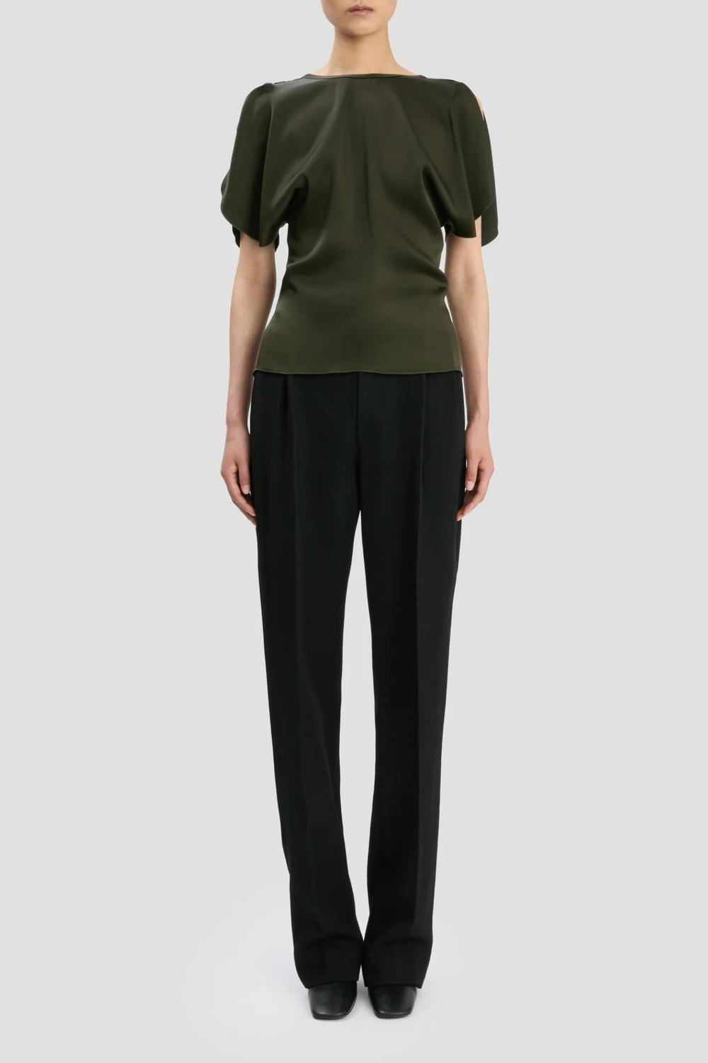 Victoria Beckham Топ с драпированными рукавами темно-оливкового цвета
Victoria Beckham Топ с драпированными рукавами темно-оливкового цвета