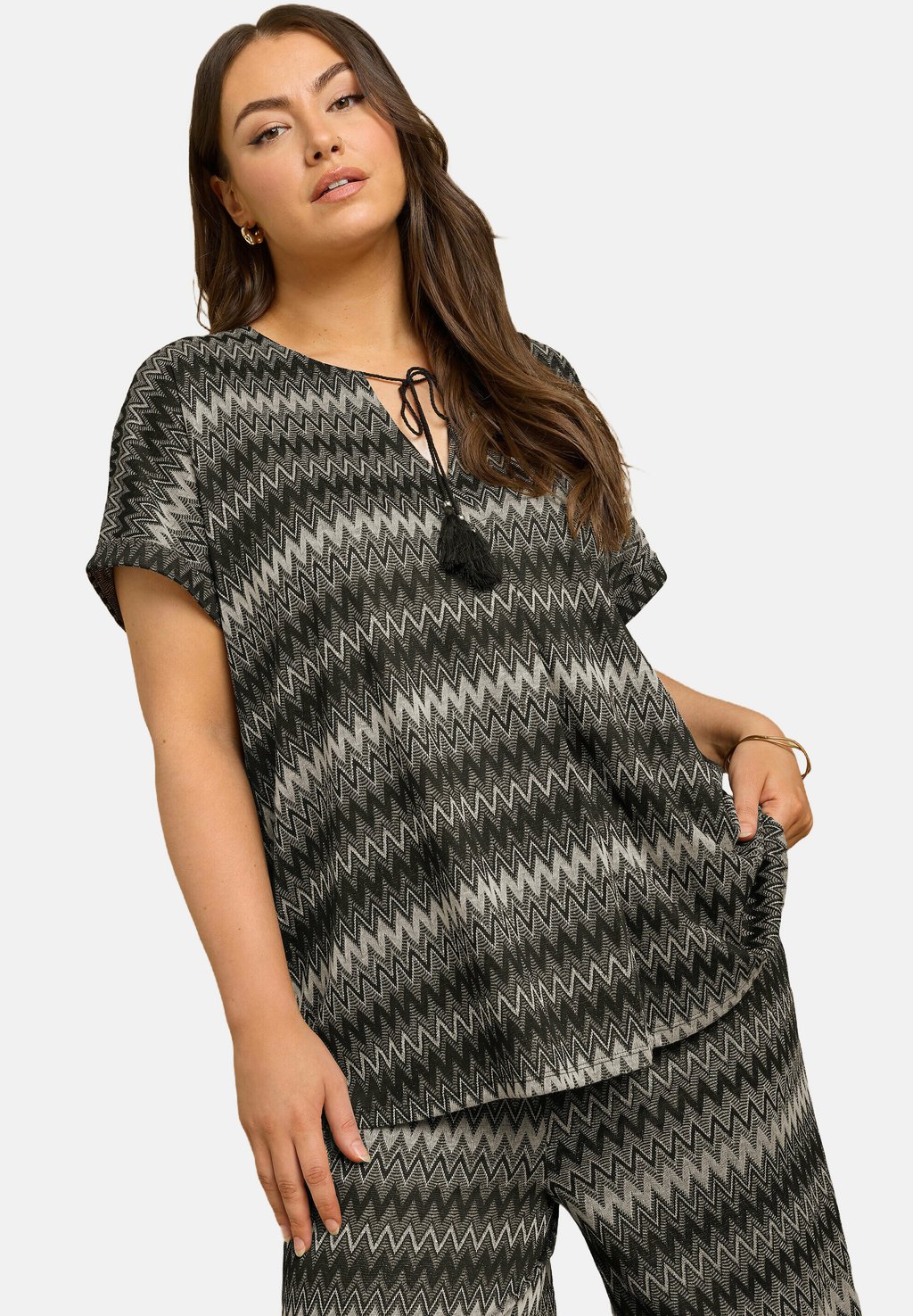 Блуза ZIG ZAG Yours Clothing, антрацит
Блуза ZIG ZAG Yours Clothing, антрацит