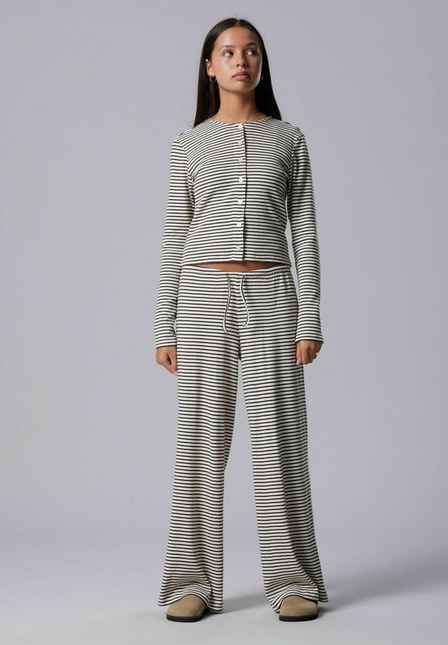 Кардиган LMTD Cardigan, Black Coffee/Brown
Кардиган LMTD Cardigan, Black Coffee/Brown