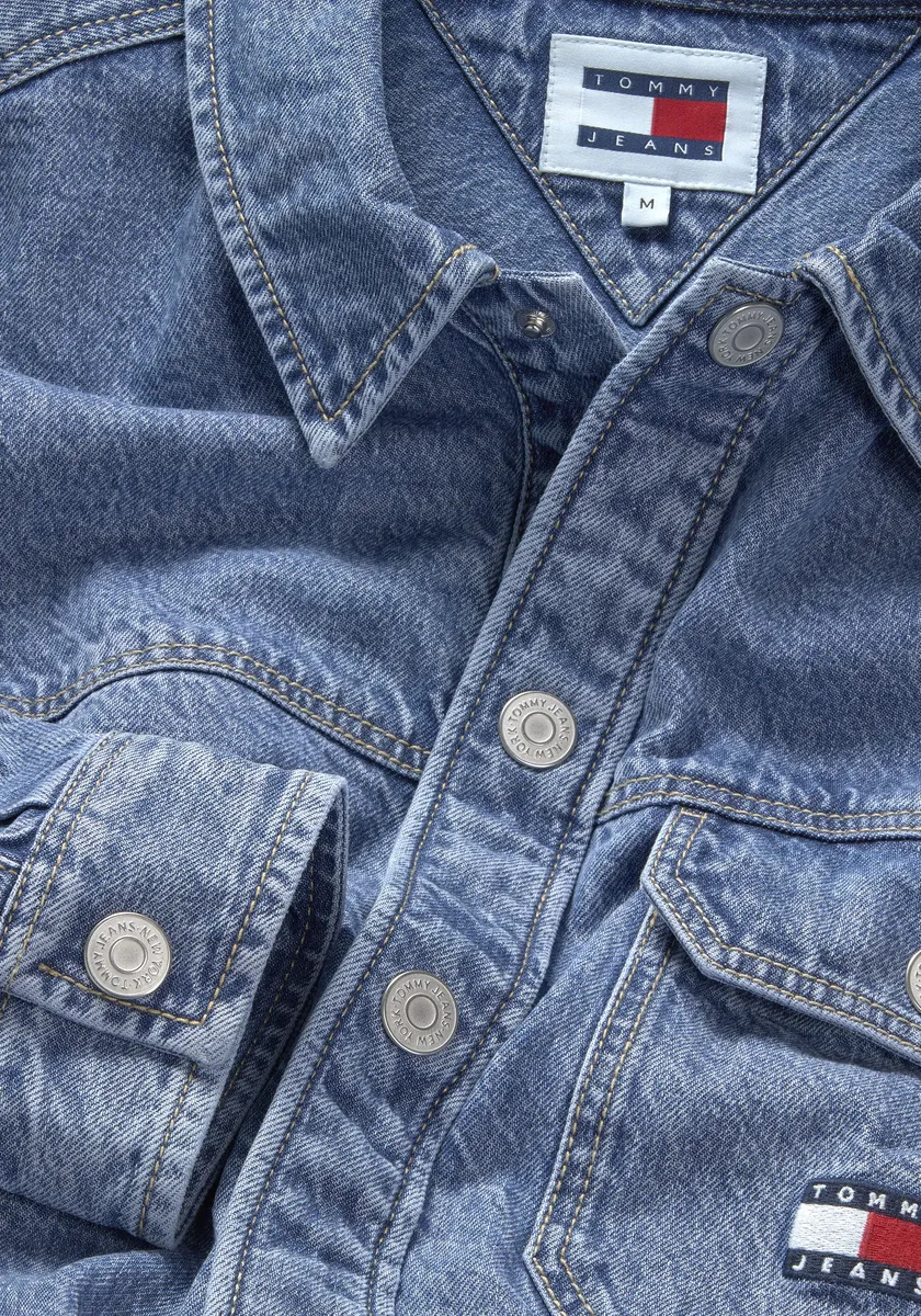Джинсовая рубашка Tommy Jeans "TJM ESSENTIAL DENIM OVERSHIRT" с вышивкой логотипа, цвет Mid Indigo
Джинсовая рубашка Tommy Jeans "TJM ESSENTIAL DENIM OVERSHIRT" с вышивкой логотипа, цвет Mid Indigo