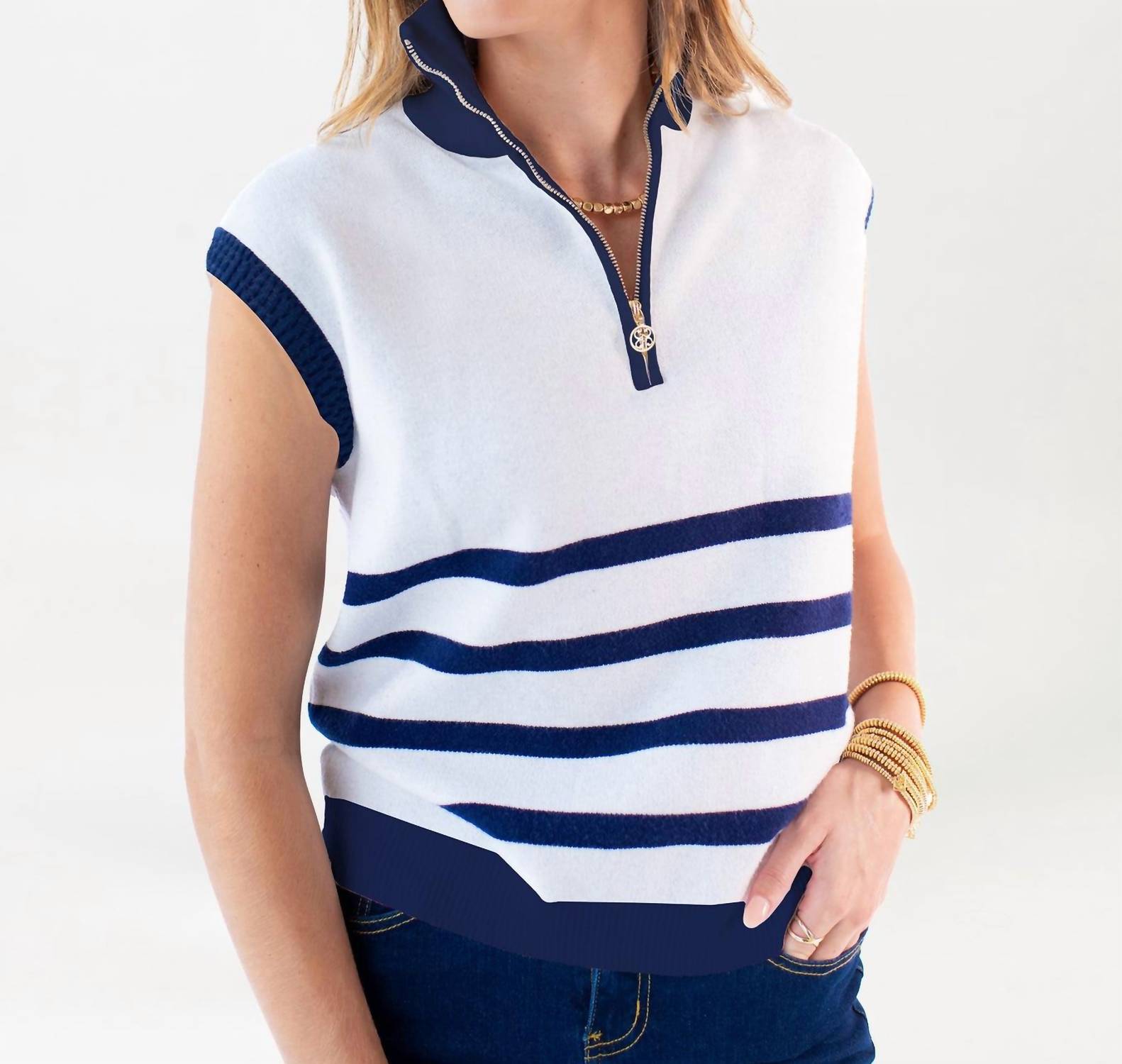 Свитер Celia в белую полоску Mary Square
Свитер Celia в белую полоску Mary Square