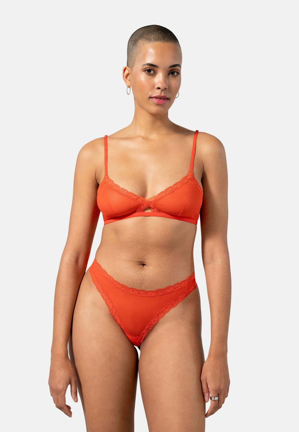 Треугольный бюстгальтер CUT-OUT Understatement, красный
Треугольный бюстгальтер CUT-OUT Understatement, красный