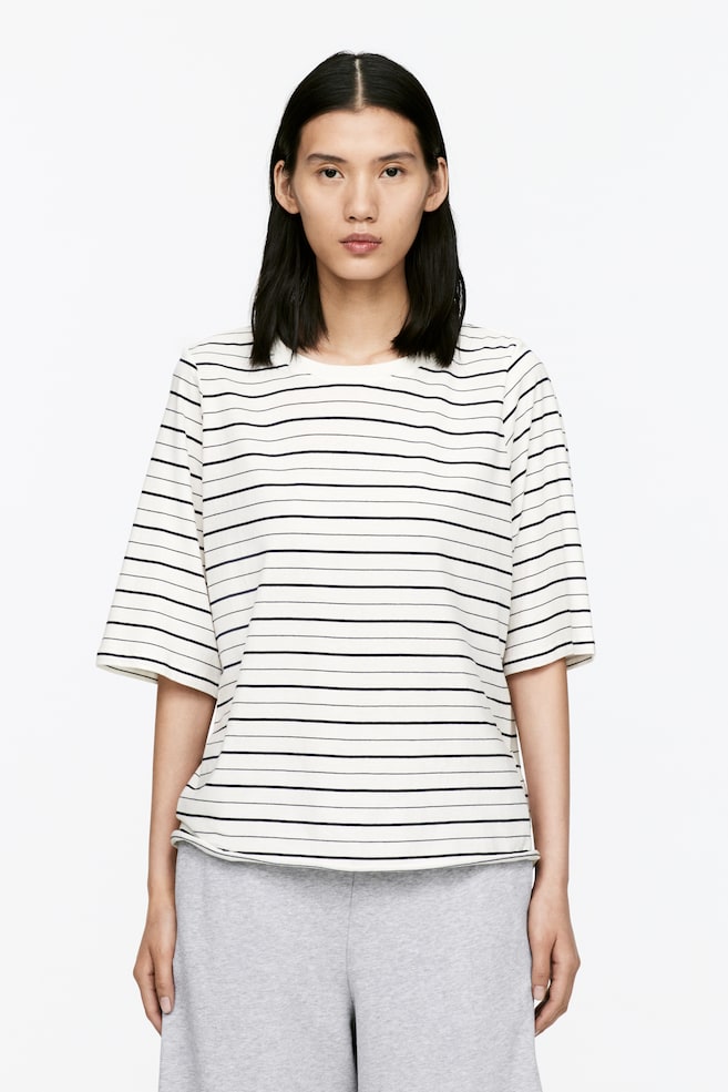 Элегантно ниспадающая хлопковая футболка Arket, мультиколор
Элегантно ниспадающая хлопковая футболка Arket, мультиколор