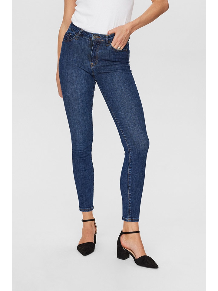 NÜMPH Джинсы - зауженный крой - темно-синего цвета
NÜMPH Джинсы - зауженный крой - темно-синего цвета