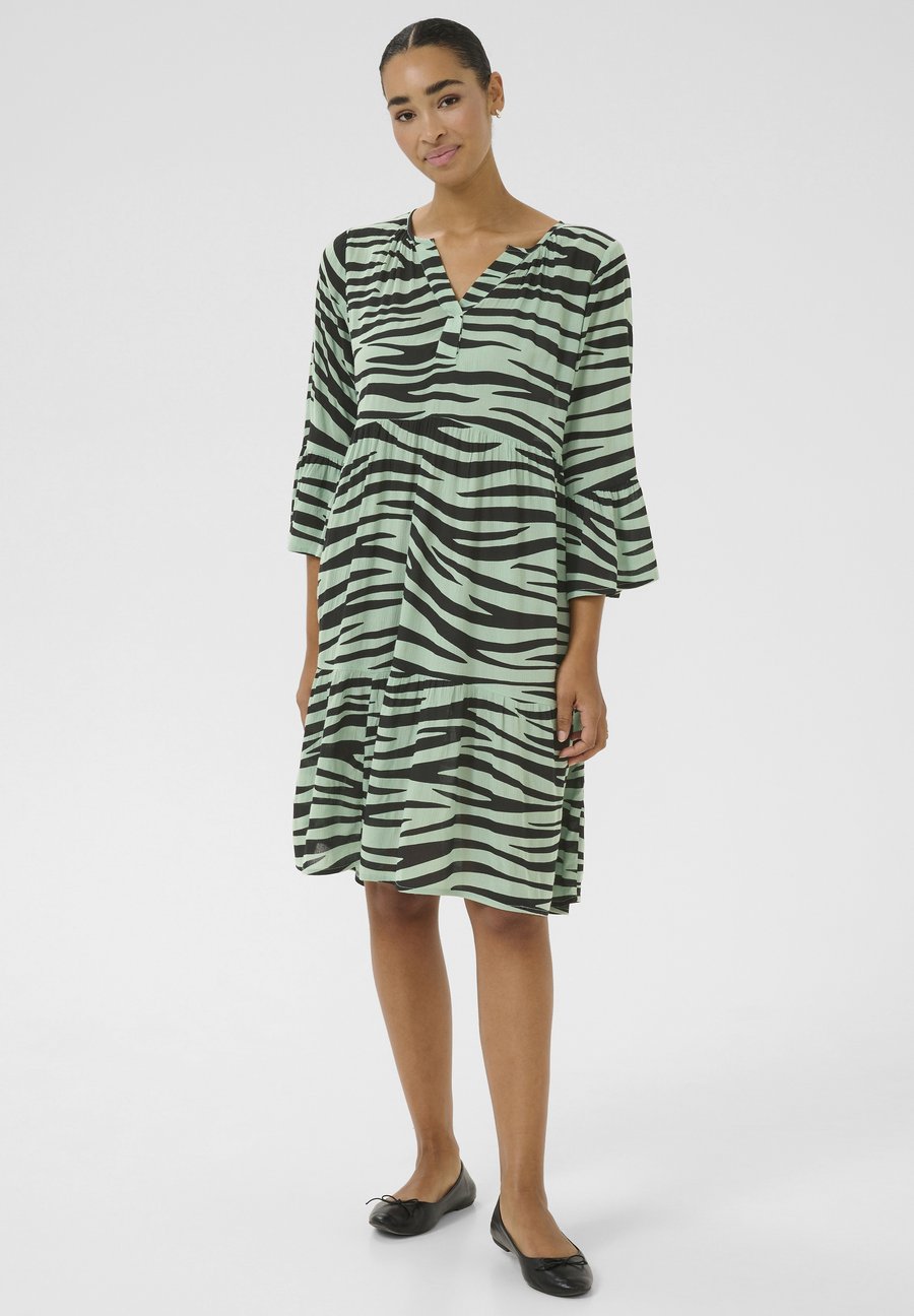 Платье Kaffe KALEA AMBER, Green Black Animal/Light Green
Платье Kaffe KALEA AMBER, Green Black Animal/Light Green