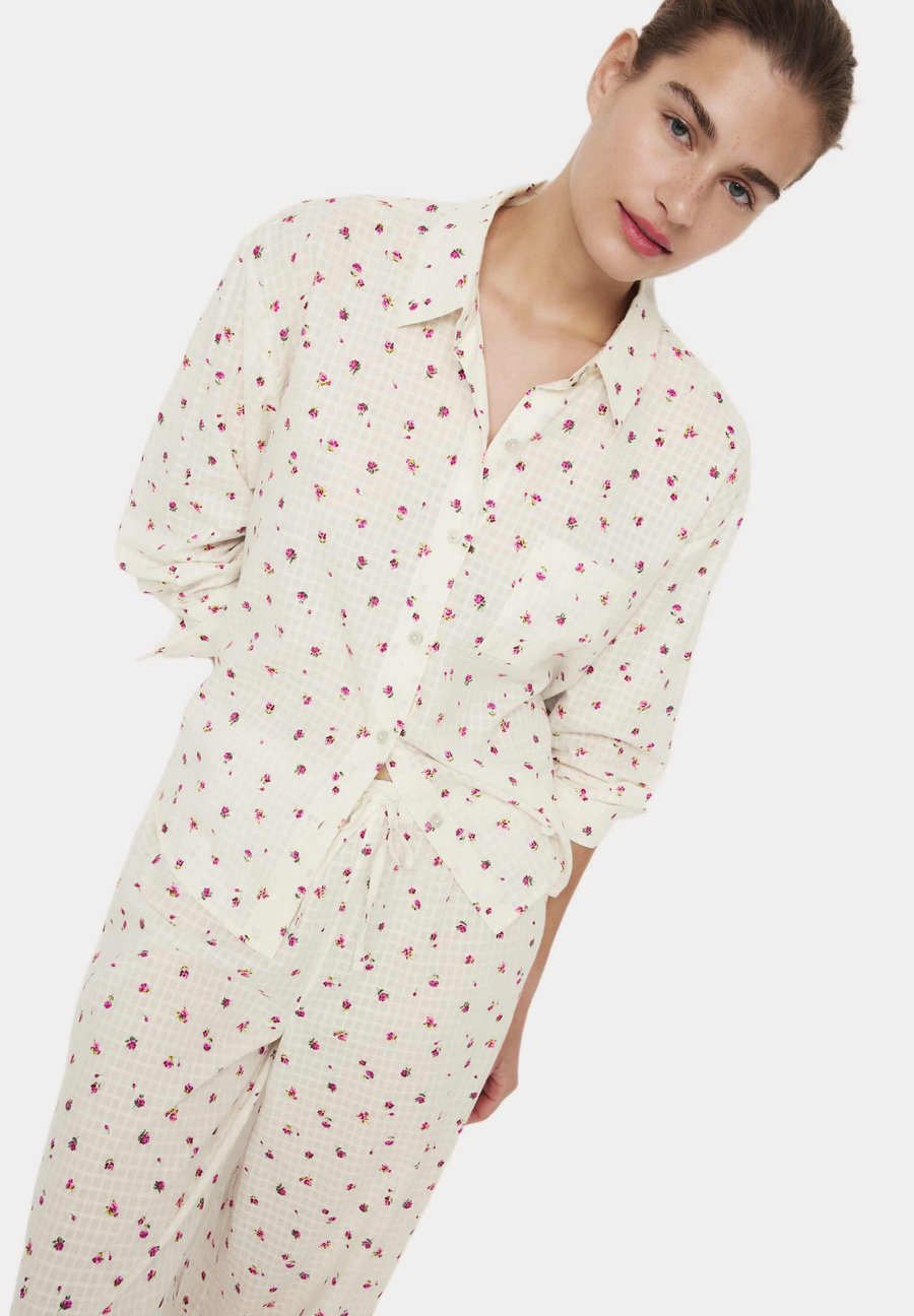 Пижамный комплект Marks & Spencer SET, Ivory Mix/Off-White
Пижамный комплект Marks & Spencer SET, Ivory Mix/Off-White