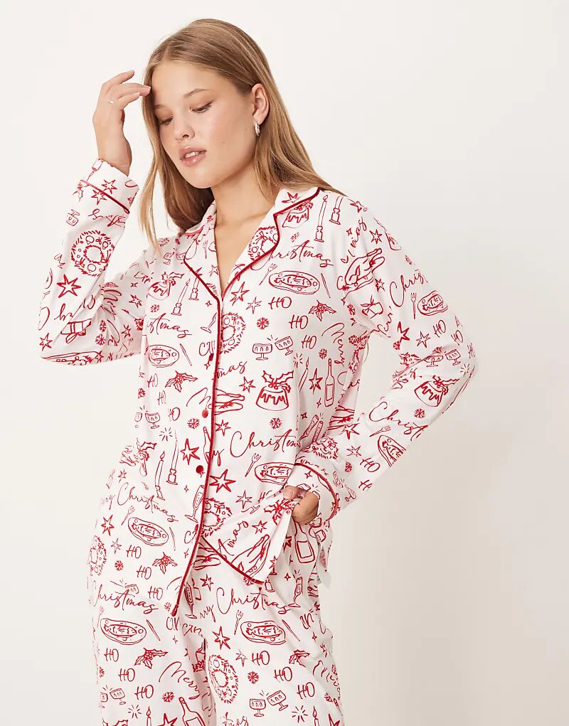 Потертая рождественская пижама с длинными рукавами в белом и красном цветах.
Потертая рождественская пижама с длинными рукавами в белом и красном цветах.