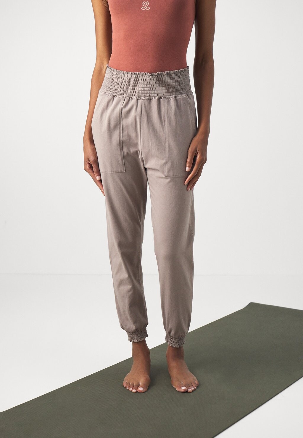 Брюки спортивные MORJIM Yogasearcher, цвет cacao
Брюки спортивные MORJIM Yogasearcher, цвет cacao