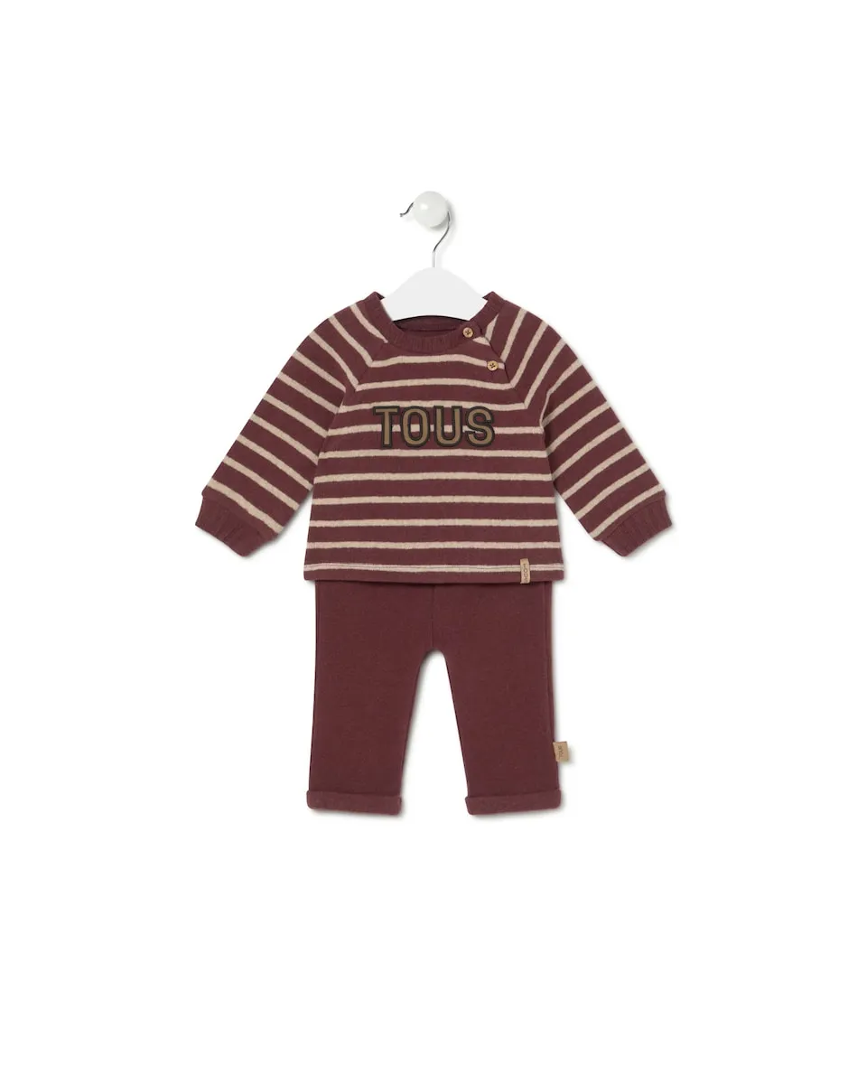 Детский комплект полосатый свитер и трикотажные штаны Tous, гранатовый
Детский комплект полосатый свитер и трикотажные штаны Tous, гранатовый