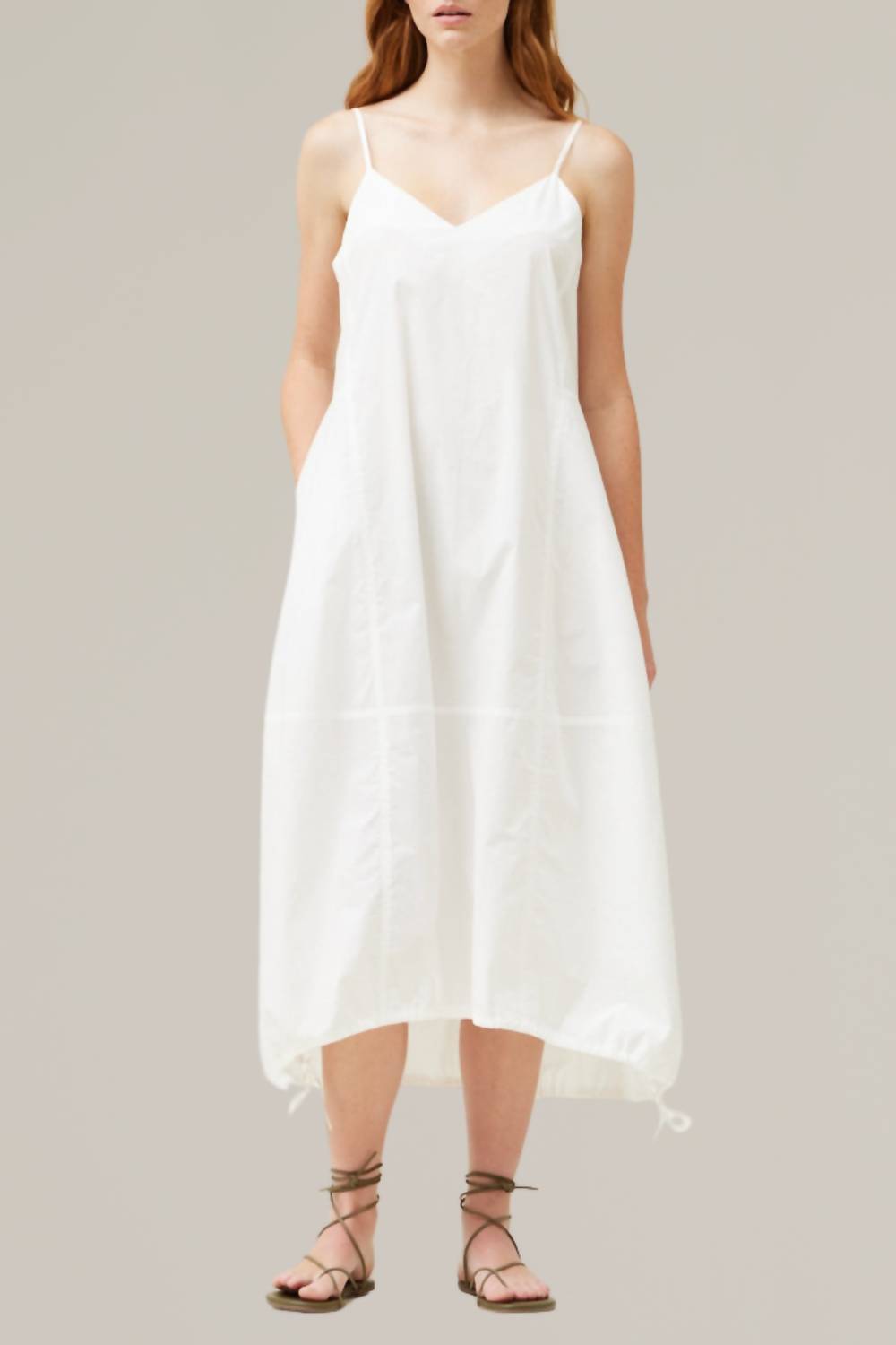 Платье-парашют из хлопкового поплина белого цвета GRADE & GATHER
Платье-парашют из хлопкового поплина белого цвета GRADE & GATHER