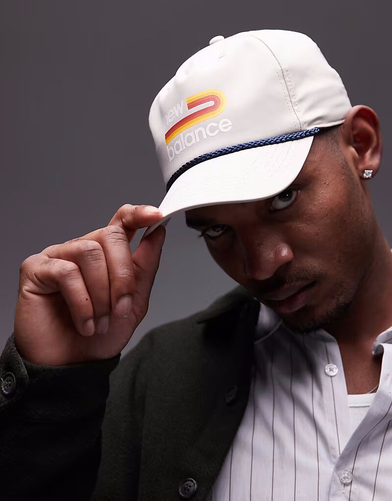 Кепка с графическим логотипом New Balance бежевого цвета
Кепка с графическим логотипом New Balance бежевого цвета