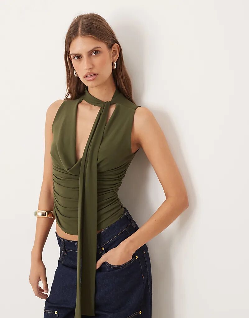 Топ-халат Gina Tricot с воротником-хомутиком оливково-зеленого цвета
Топ-халат Gina Tricot с воротником-хомутиком оливково-зеленого цвета