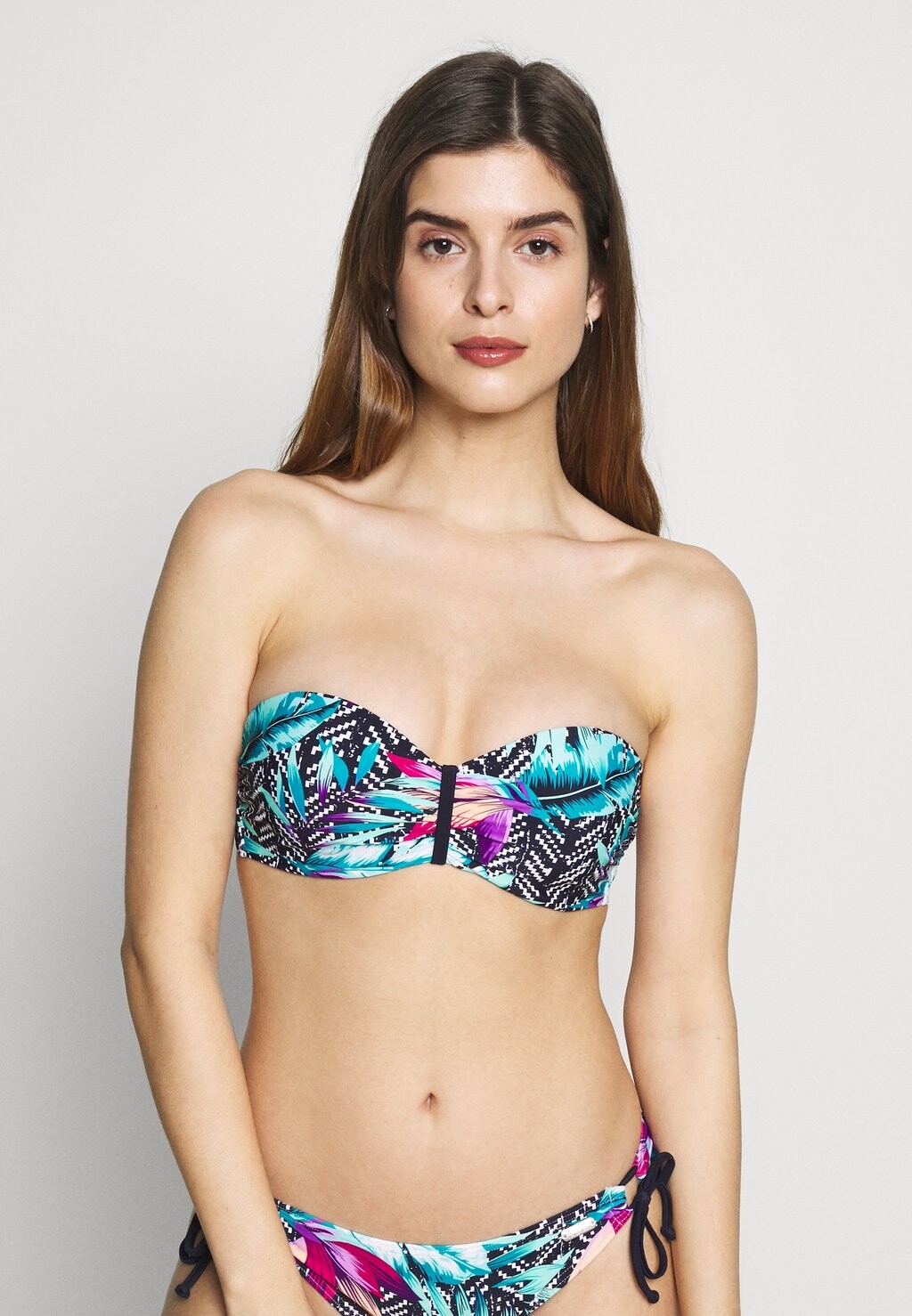 Верх бикини WIRE BANDEAU Venice Beach, темно-синий
Верх бикини WIRE BANDEAU Venice Beach, темно-синий