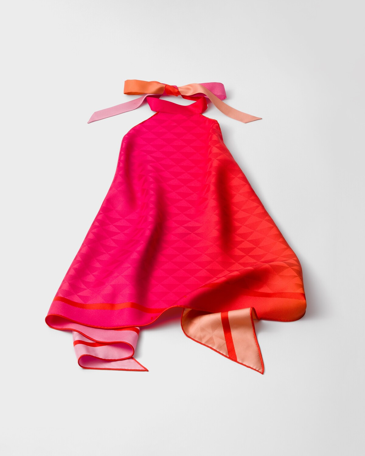 Топ-халтер из шелкового твила с принтом Prada, мультиколор
Топ-халтер из шелкового твила с принтом Prada, мультиколор