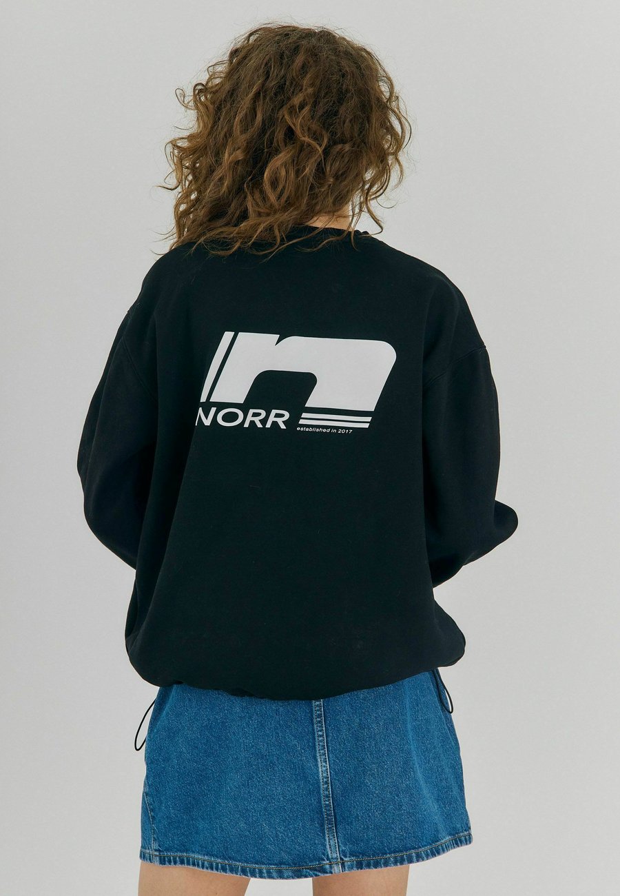 Толстовка NORR DAPHINE , Black W. White Print/Black
Толстовка NORR DAPHINE , Black W. White Print/Black