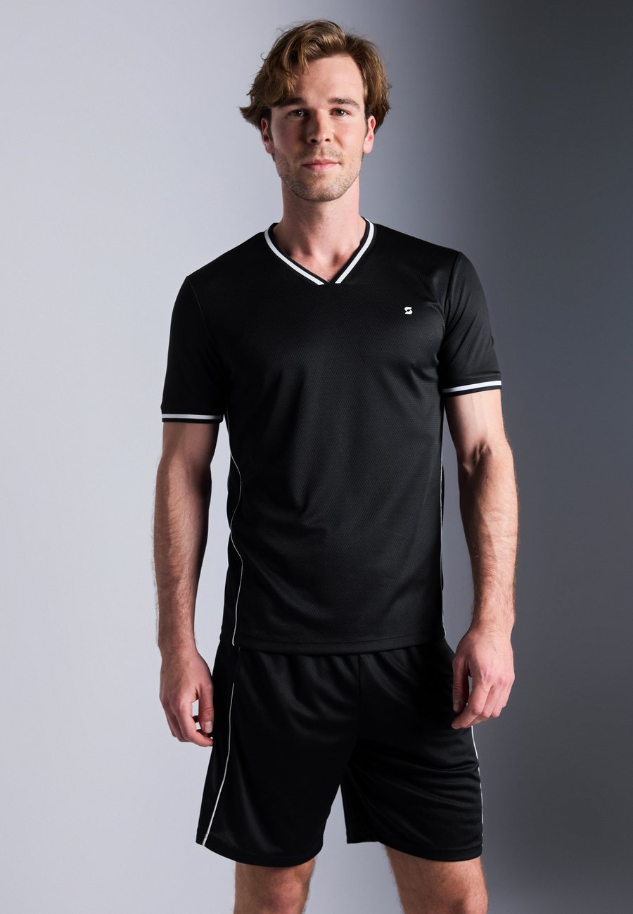 Футболка Pier One Sport BASKETBALL TOP WITH CONTRAST PIPING, Black, Черный, Футболка Pier One Sport BASKETBALL TOP WITH CONTRAST PIPING, Black
Футболка Pier One Sport BASKETBALL TOP WITH CONTRAST PIPING, Black, Черный, Футболка Pier One Sport BASKETBALL TOP WITH CONTRAST PIPING, Black