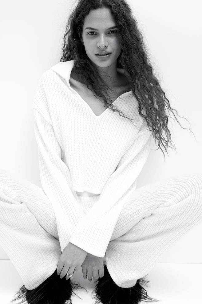 Расклешенные брюки с косами H&M, бежевый
Расклешенные брюки с косами H&M, бежевый