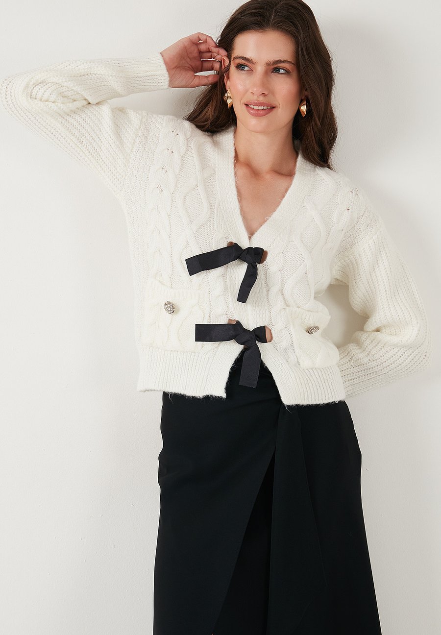 Кардиган LELA REGULAR FIT, Ecru/White
Кардиган LELA REGULAR FIT, Ecru/White