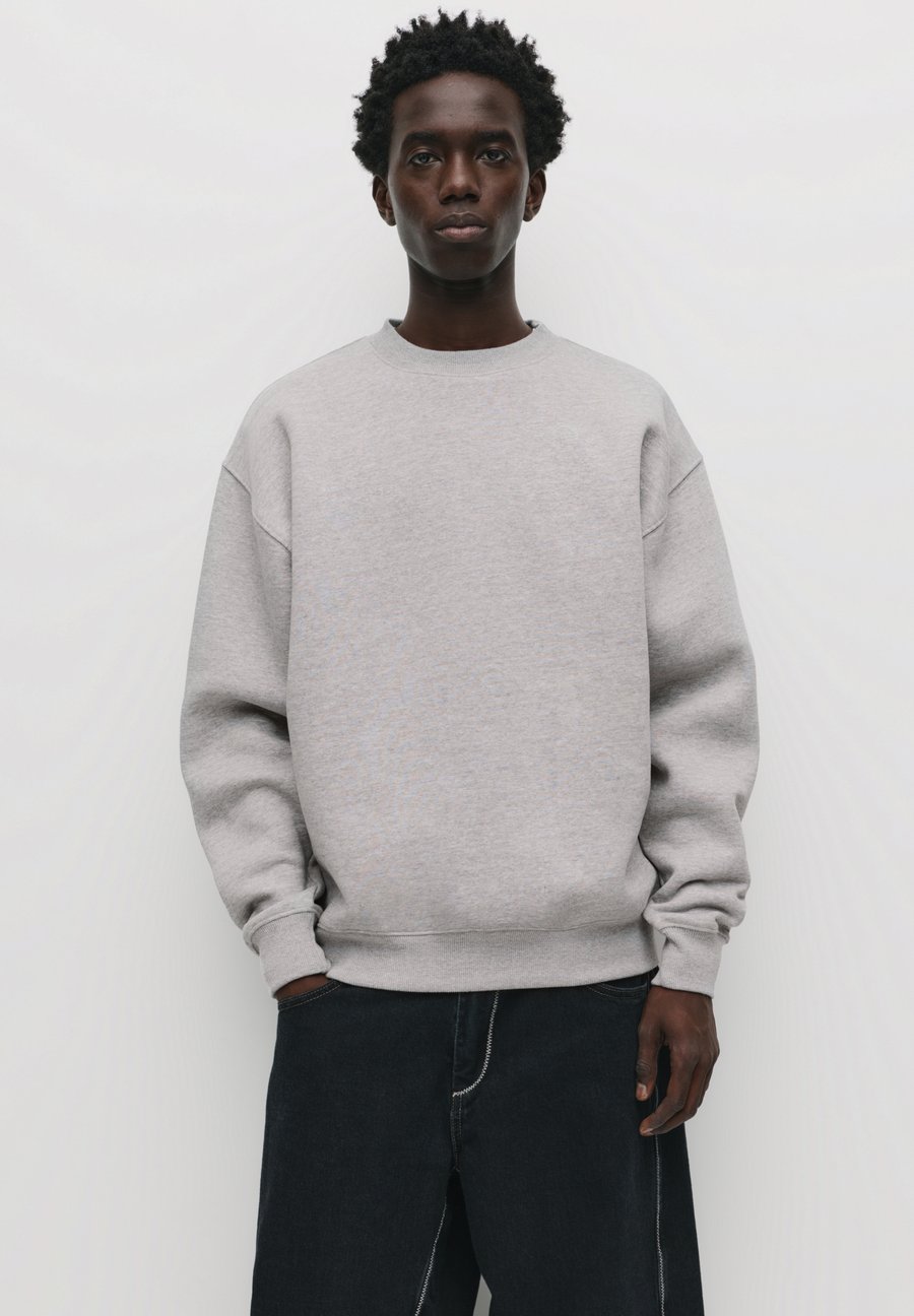 Толстовка PULL&BEAR ROUND NECK, Light Grey
Толстовка PULL&BEAR ROUND NECK, Light Grey
