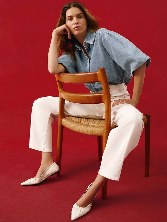 Хлопковая блузка с воротником и пышными рукавами с декоративными элементами Mint Velvet
Хлопковая блузка с воротником и пышными рукавами с декоративными элементами Mint Velvet