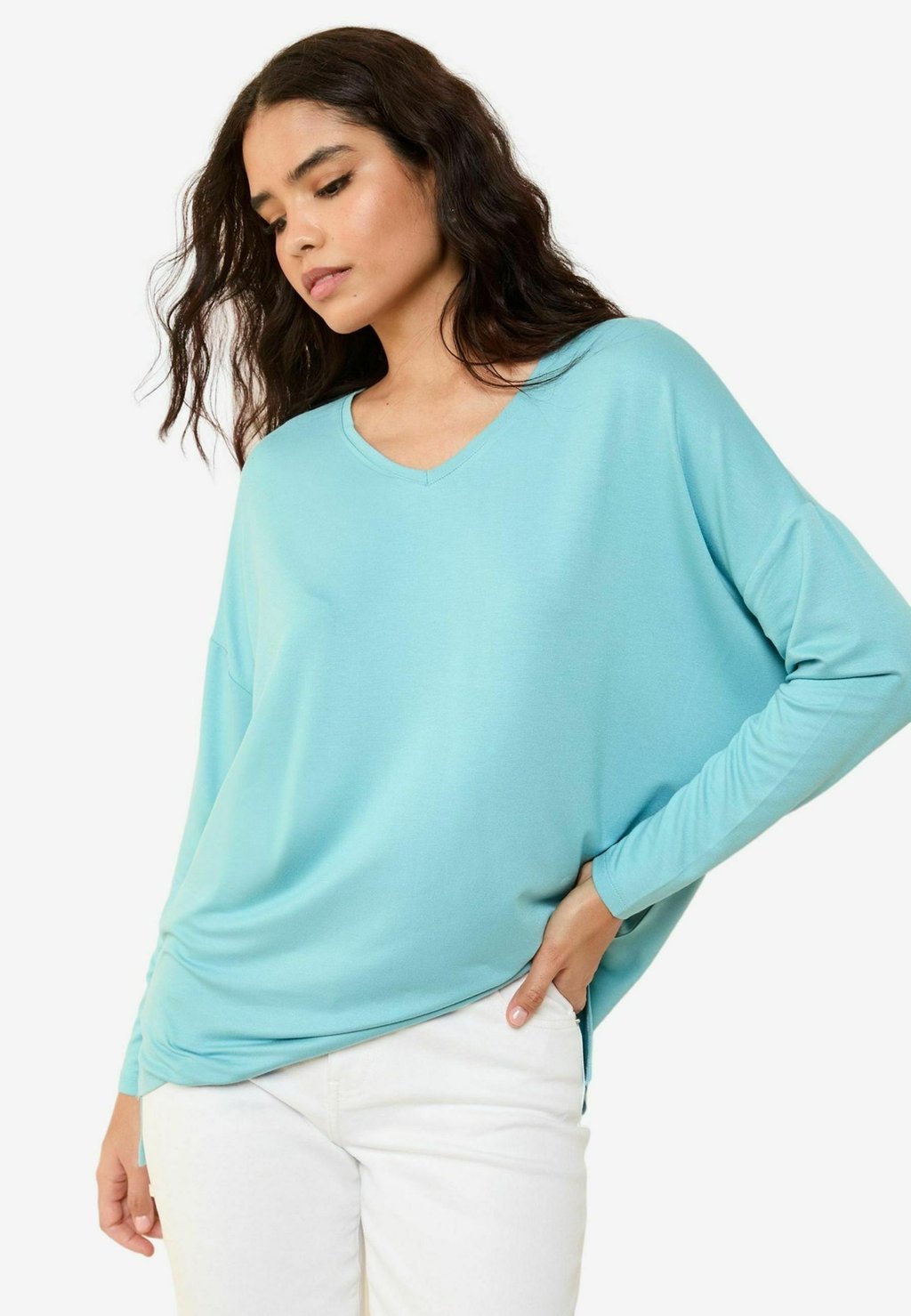 Топ с длинными рукавами SOFT V-NECK Friends Like These, бирюзовый
Топ с длинными рукавами SOFT V-NECK Friends Like These, бирюзовый