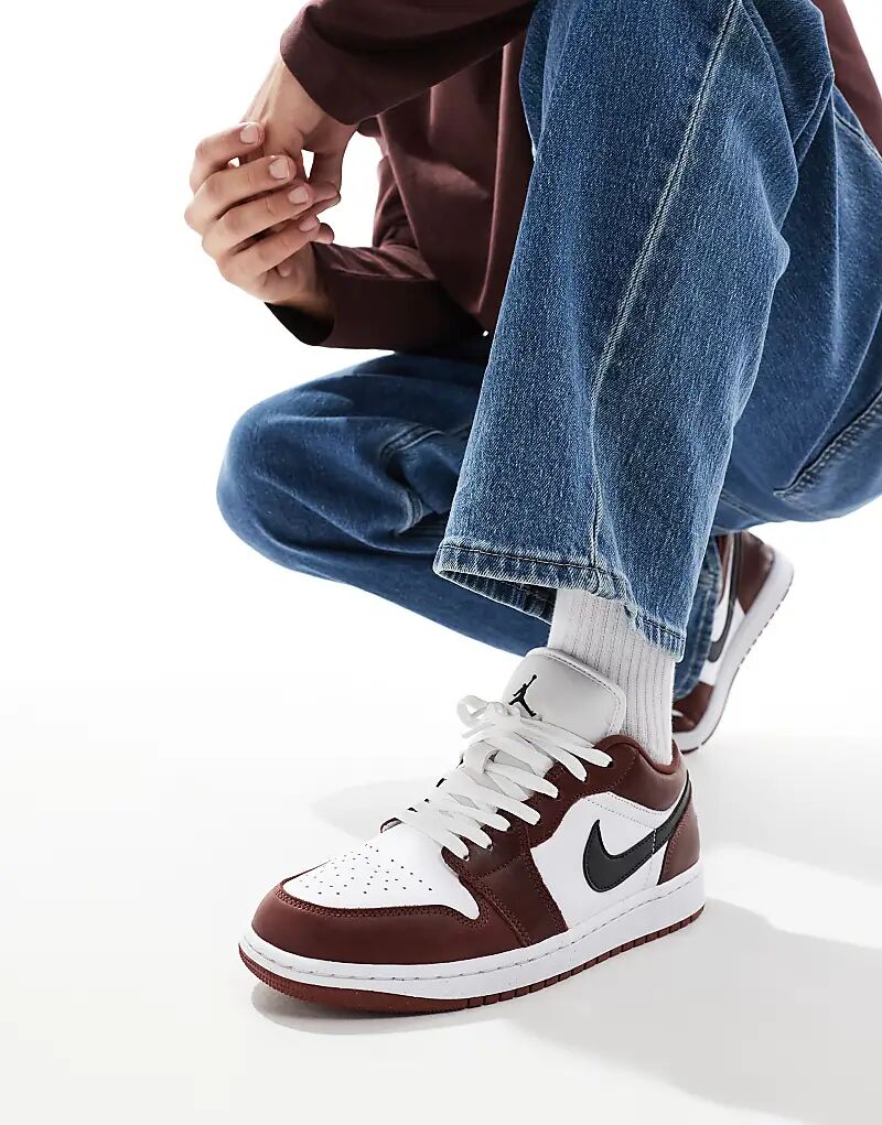 Кроссовки Nike Air 1 Low белого и темно-красного цвета Jordan
Кроссовки Nike Air 1 Low белого и темно-красного цвета Jordan