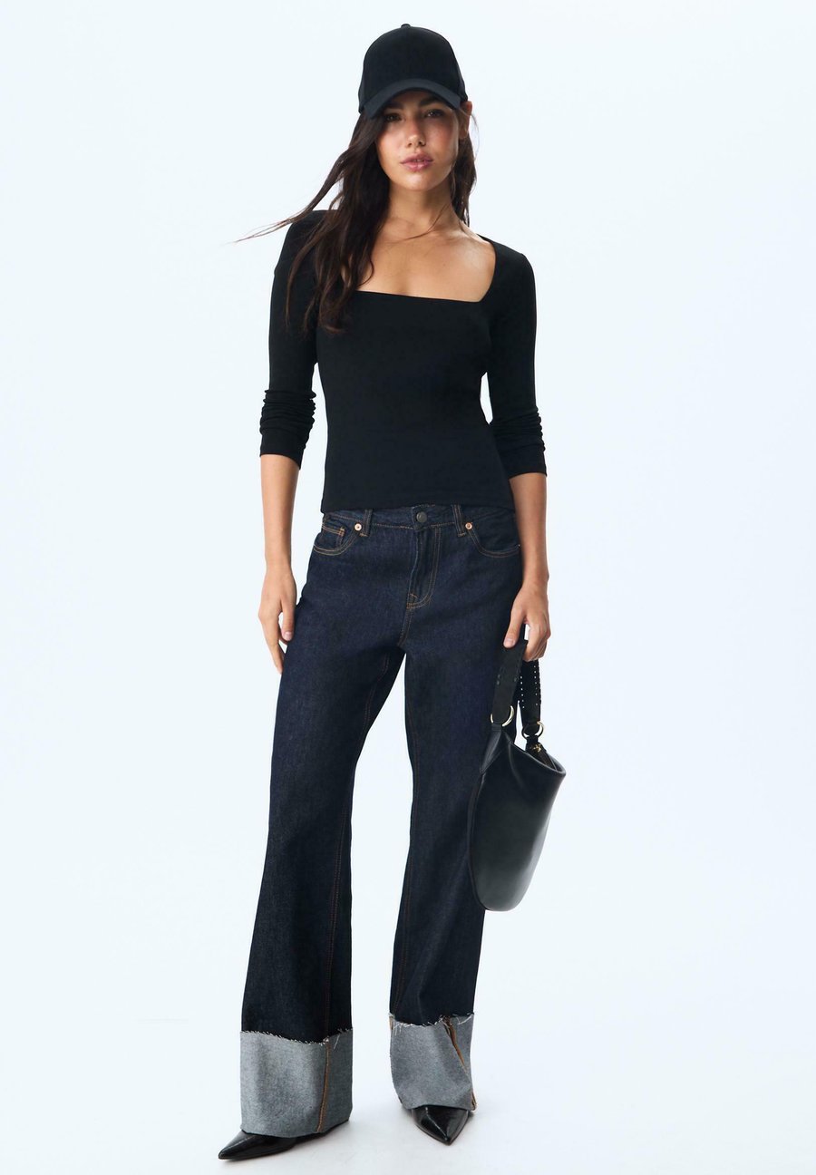 Сумка Stradivarius CONTRAST WITH BRAIDED , Black
Сумка Stradivarius CONTRAST WITH BRAIDED , Black