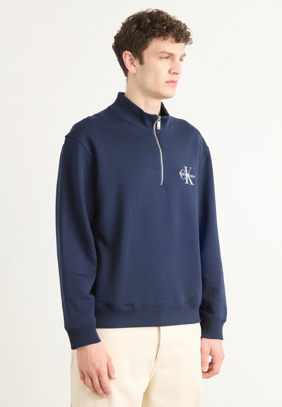 Толстовка Calvin Klein Jeans MONOLOGO, Dark Sapphire/Dark Blue
Толстовка Calvin Klein Jeans MONOLOGO, Dark Sapphire/Dark Blue