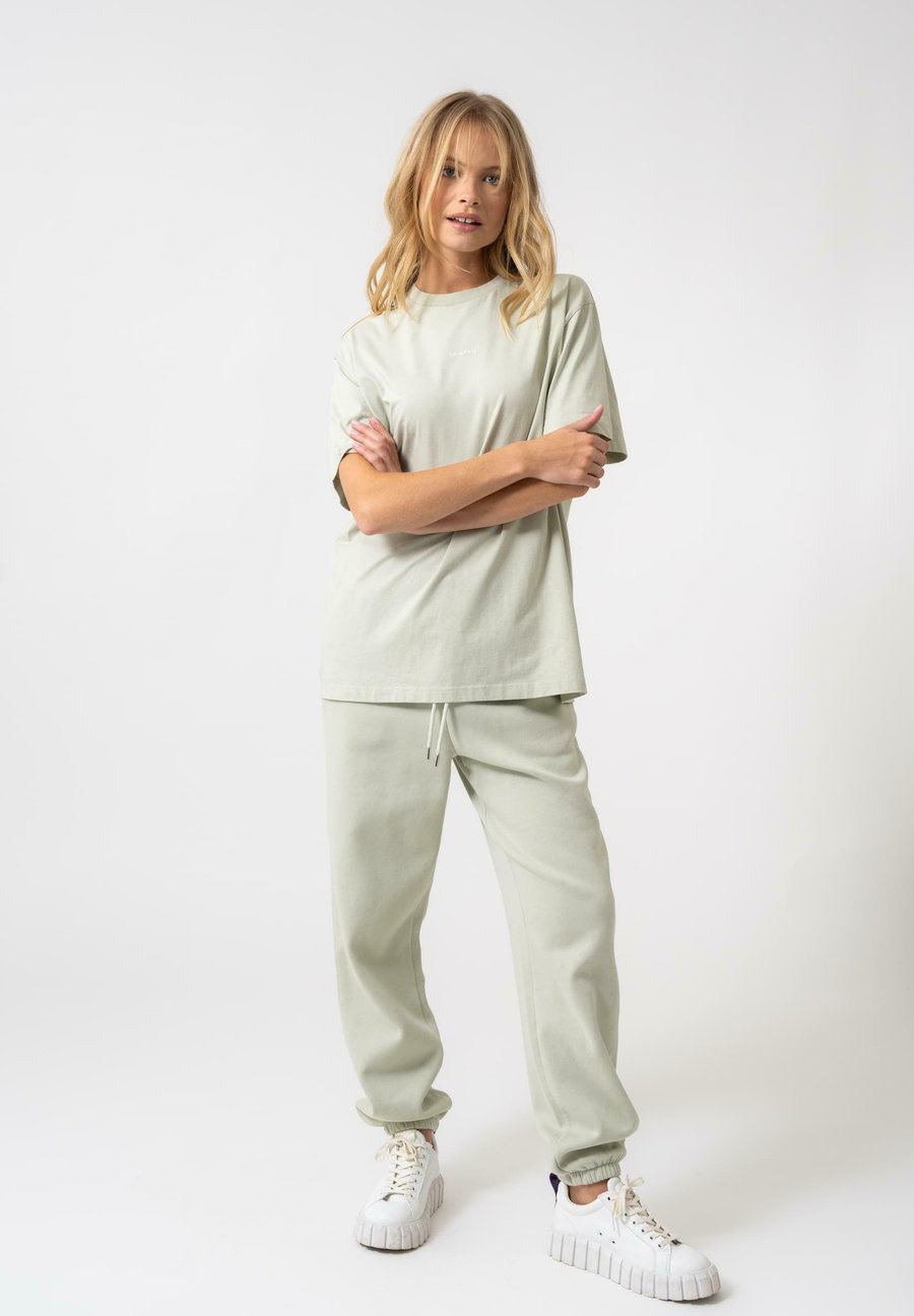 Футболка OH APRIL Basic T-shirt, Soft Green/Green, Зеленый, Футболка OH APRIL Basic T-shirt, Soft Green/Green
Футболка OH APRIL Basic T-shirt, Soft Green/Green, Зеленый, Футболка OH APRIL Basic T-shirt, Soft Green/Green