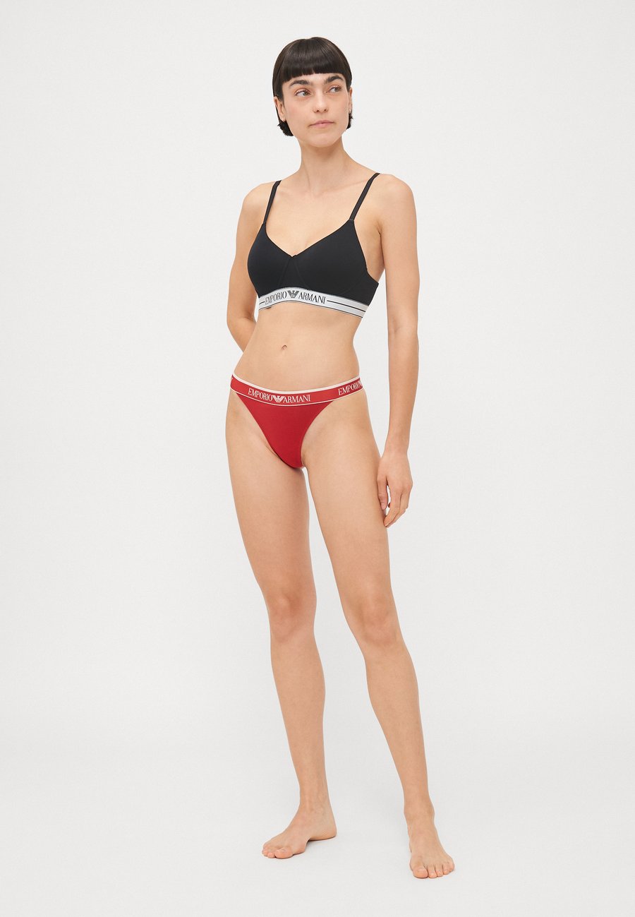 Трусы Emporio Armani THONG 2 PACK, Red
Трусы Emporio Armani THONG 2 PACK, Red